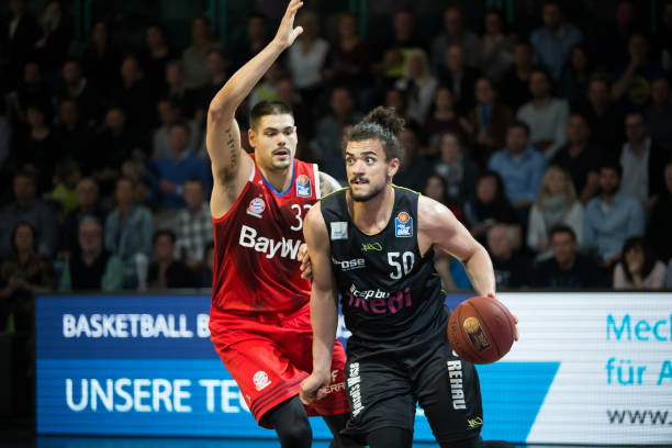 联酋的防线 联酋的防线