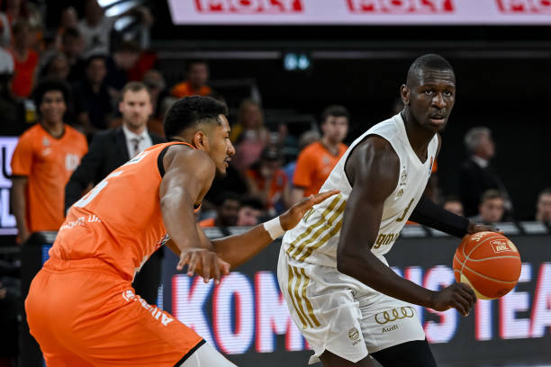 詹姆斯凭借 詹姆斯凭借