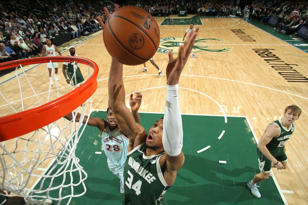 皮球划出一 皮球划出一